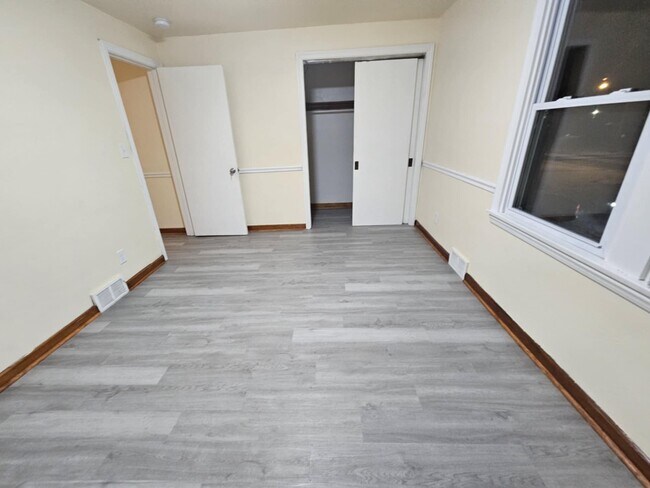Foto del edificio - 210 E Midlothian Blvd