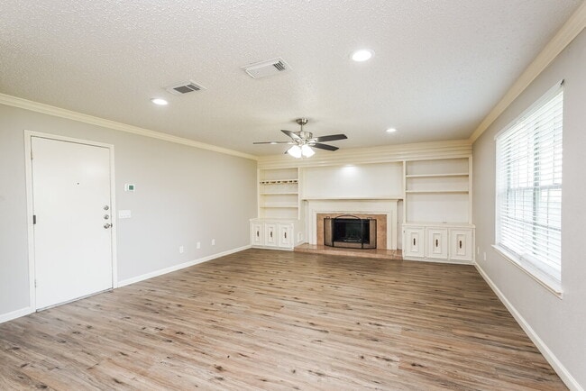 Building Photo - 1506 Newmark Dr