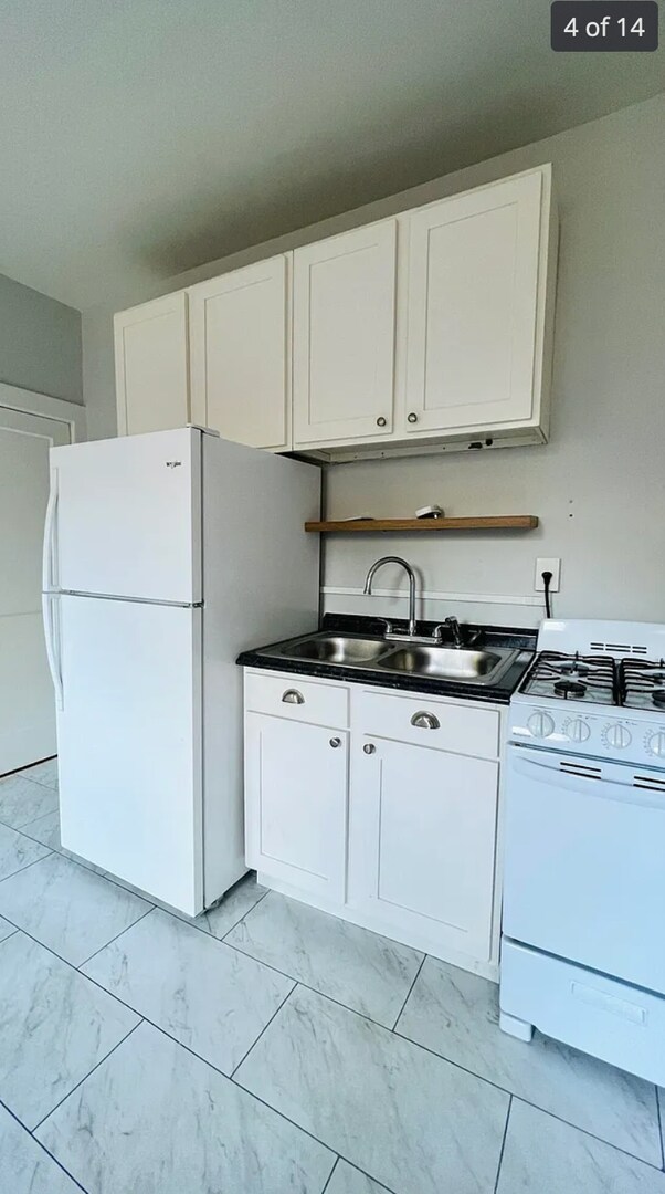 Foto del edificio - 445 Davidson Ct