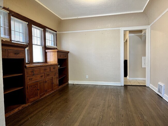 Building Photo - 4645 N 38th St