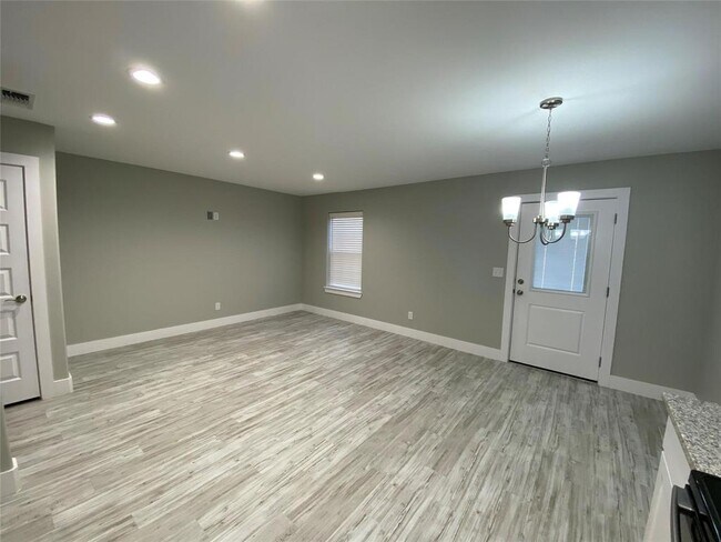 Foto del edificio - 129 E Bond St