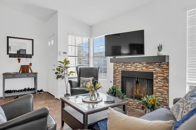 Building Photo - 760 Thousand Oaks Dr