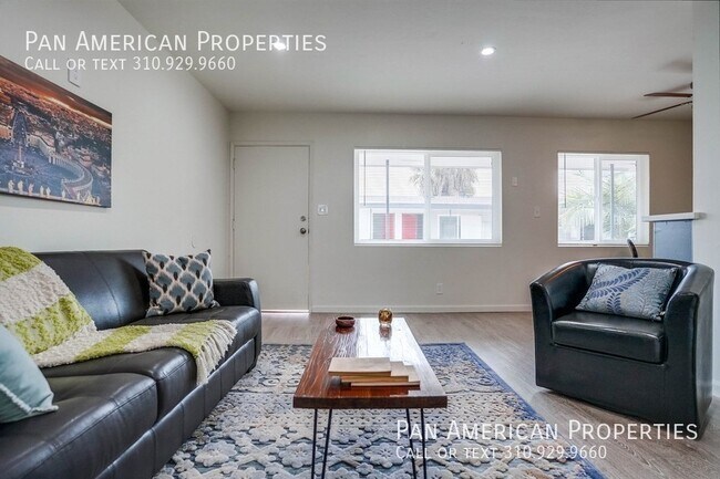 Building Photo - 904 Alamitos Ave