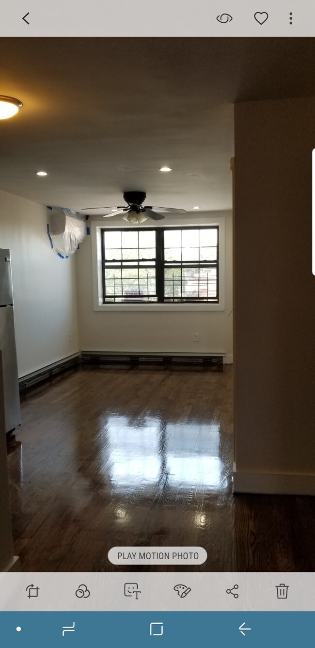 Kitchen/Livingroom Combo - 76 Louisiana Ave