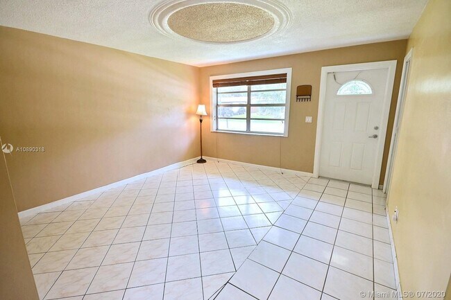 Building Photo - 9465 SW 52nd Ct