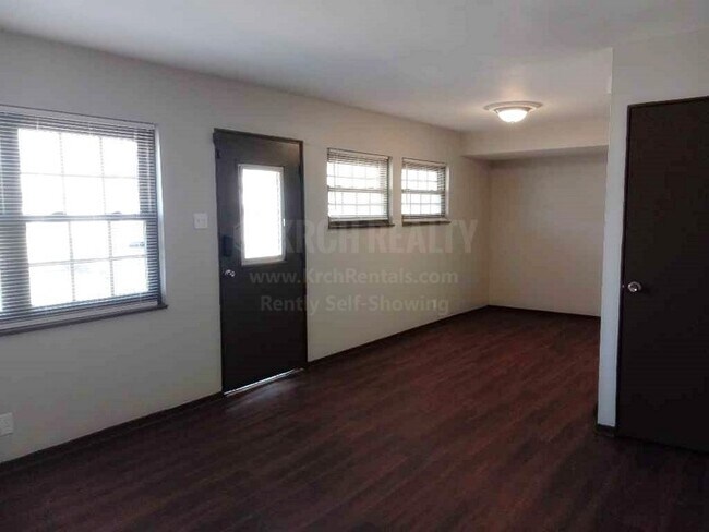 Building Photo - Nice 3 bedroom, 1 bathroom home!