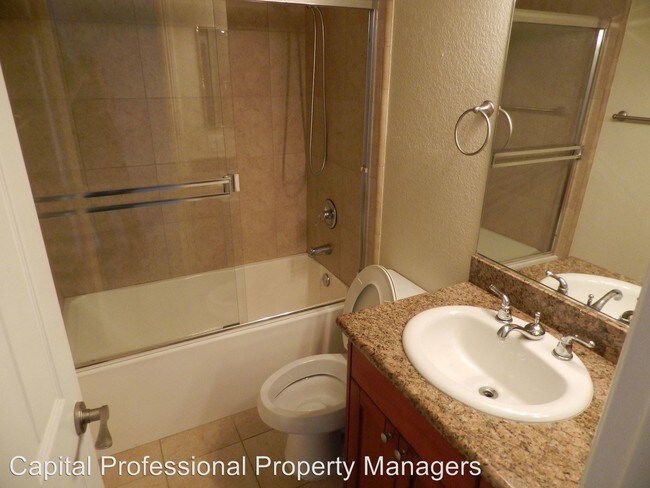 Building Photo - 3 br, 2 bath Apartment - 1440 Oakdale #4