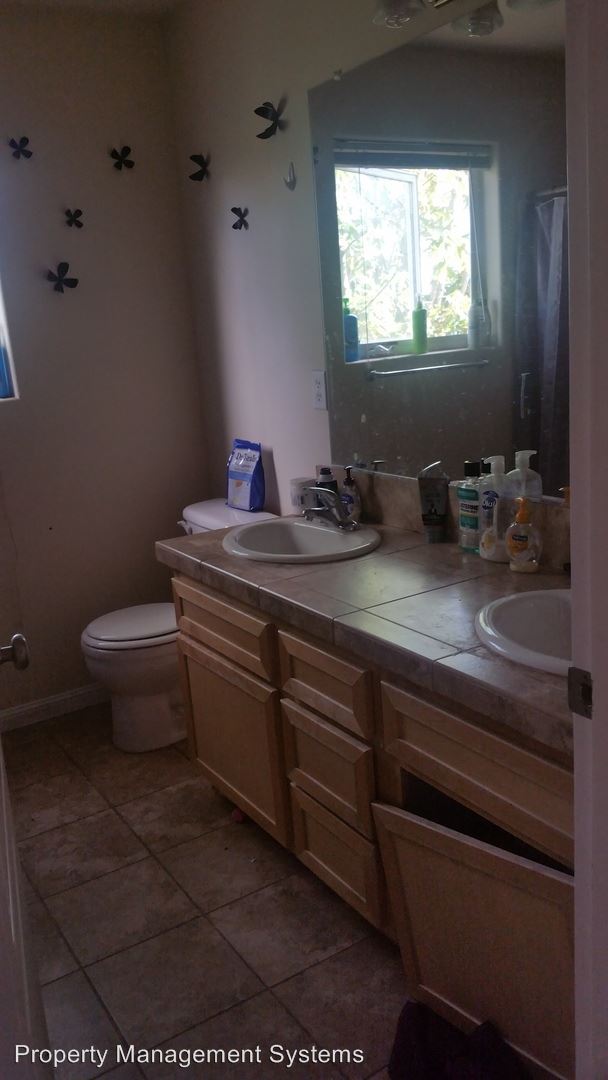 Building Photo - 855 SW 170th Ave