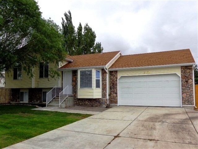 Primary Photo - 2964 S Fetzer Dr