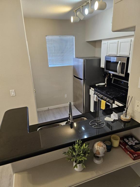 Foto del edificio - 9050 W Warm Springs Rd