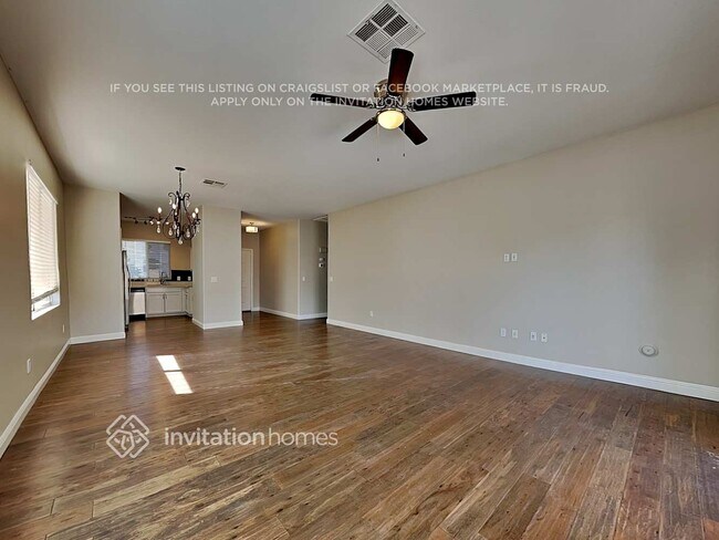 Foto del edificio - 686 E Colt Ct