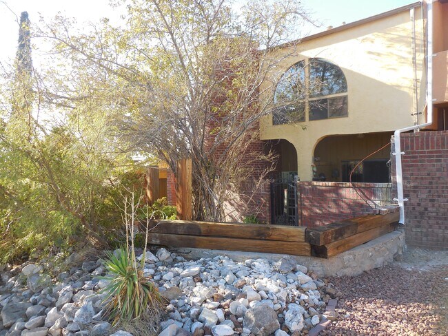 Foto del edificio - 441 Irondale Dr