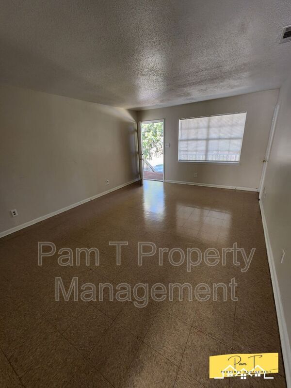 Foto del edificio - 3 Oak Forest Ln
