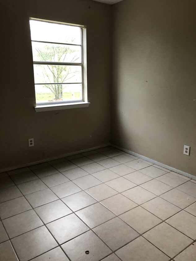 Building Photo - 300 Rice St