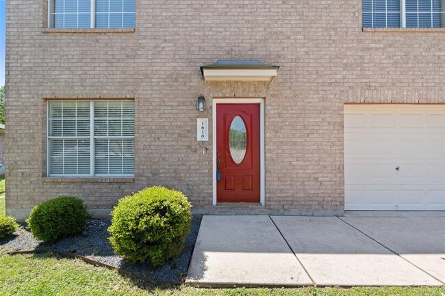 Foto del edificio - 1616 Windy Park Ct