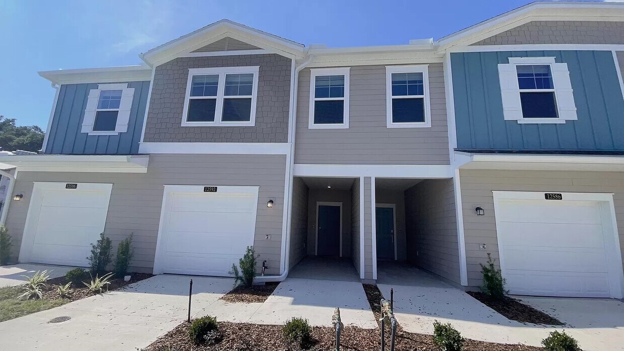 12586 NW 7th Pl, Newberry, FL 32669 Townhome Rentals in Newberry FL