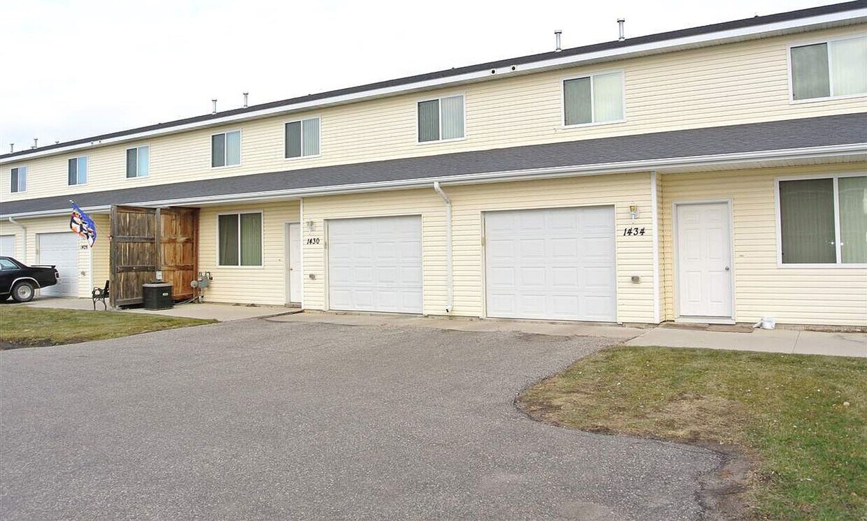 1426 31st Ave SE, Minot, ND 58701 Condo for Rent in Minot, ND