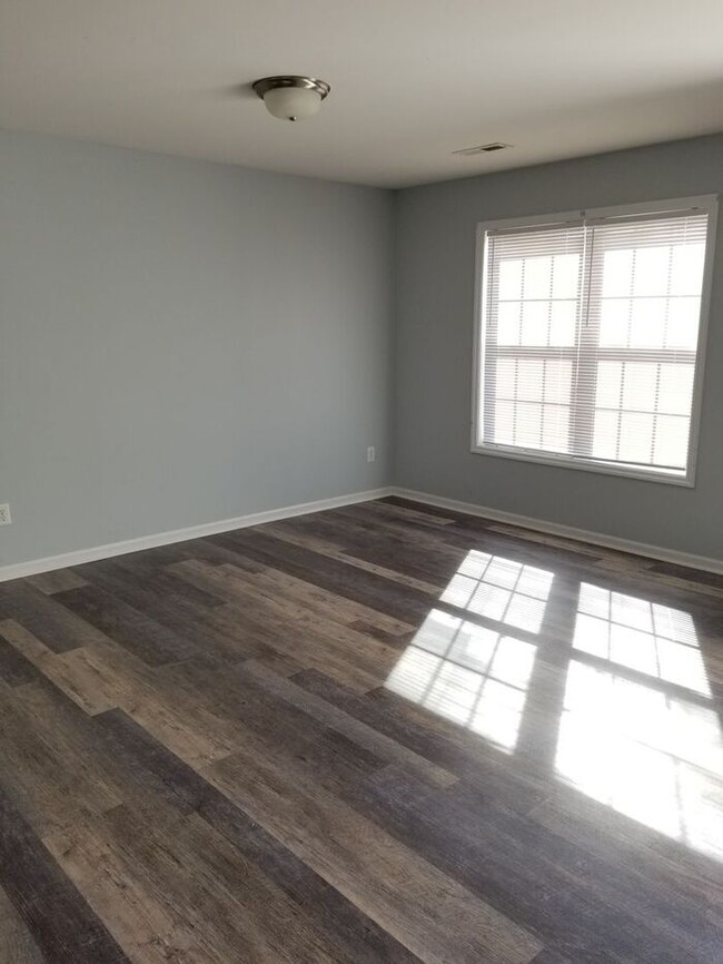 Building Photo - Cute Apartment for Rent in Benson, NC!