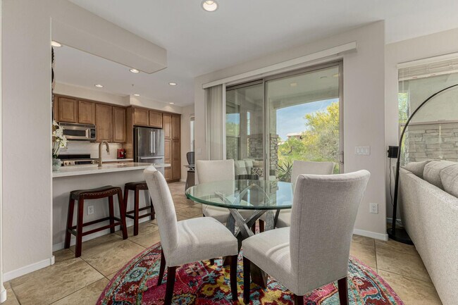 Foto del edificio - 10260 E White Feather Ln