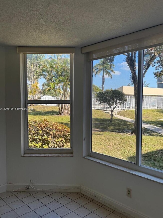 Foto del edificio - 1401 NE 191st St