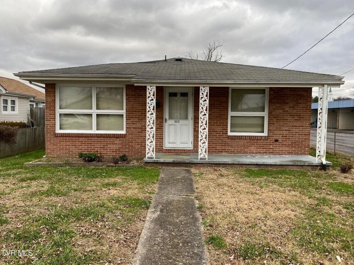 Primary Photo - 1613 F St