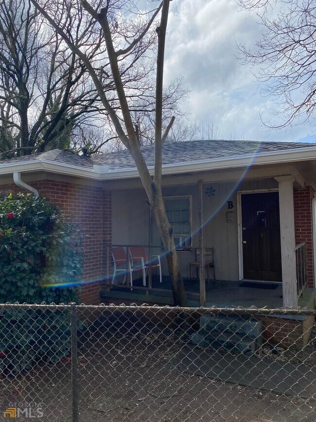 Building Photo - 1052 Birch St SW