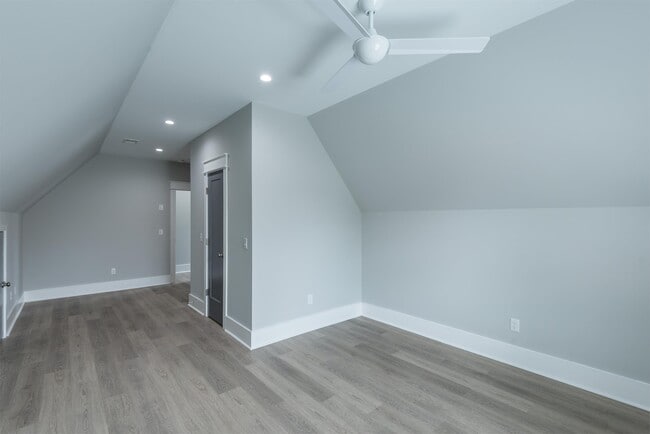 Building Photo - 7 Sanctuary Ct