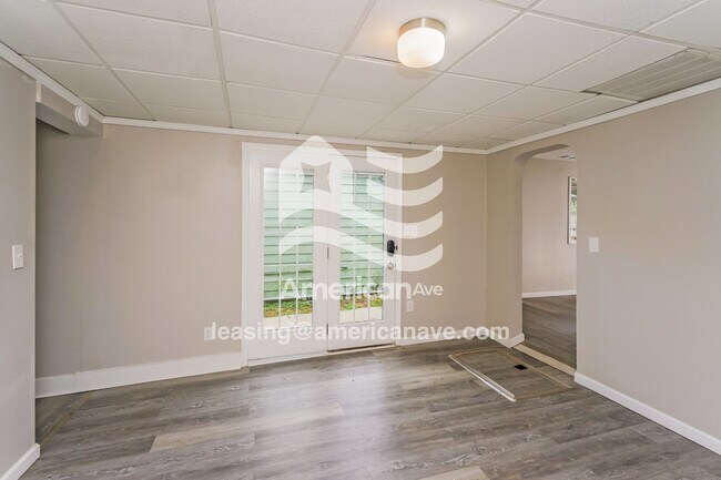 Building Photo - 2060 May Ave