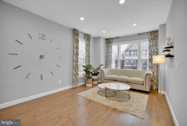 Building Photo - 42598 Chisholm Dr