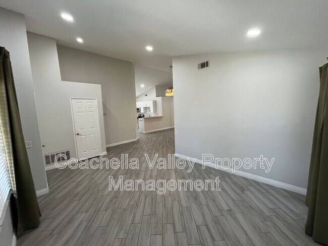 Foto del edificio - 81812 Tecoma Ave