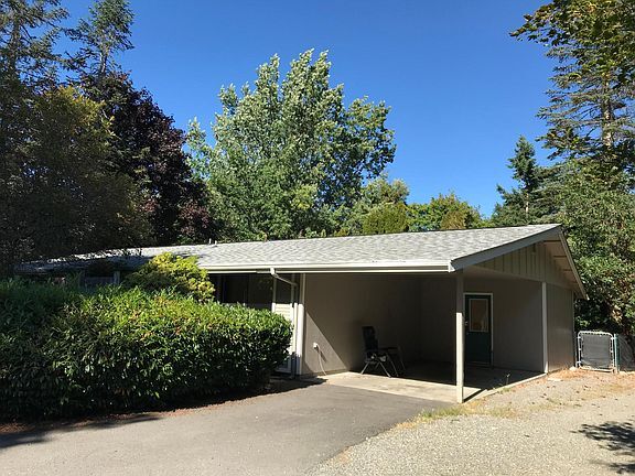 Duplex with yard. Pets OK - 7828 Custer Rd W