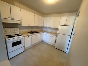 Building Photo - 10 Esson St