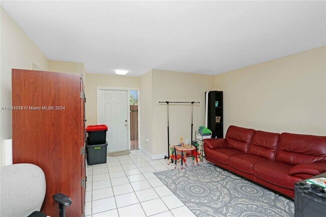 Foto del edificio - 8211 Northwest 191st Street Apt #3-D, Hial...