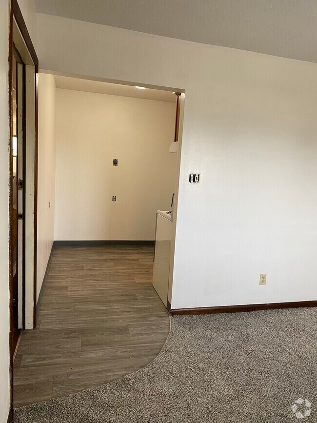 Pinewood Glen Apartments for Rent with a Swimming Pool Johnston, IA