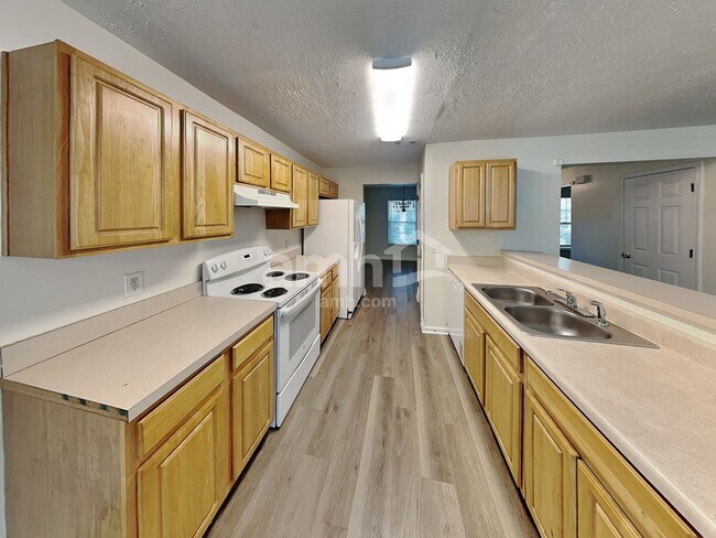 Foto del edificio - 2425 Edencrest Dr