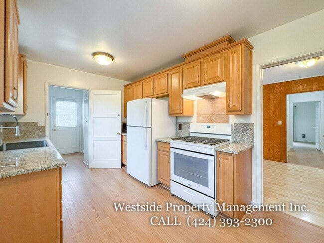 Building Photo - 4400 Vinton Ave