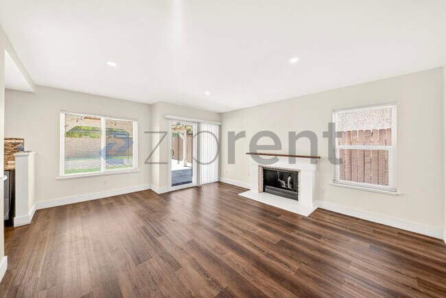 Building Photo - 318 Mesa Verde Ave