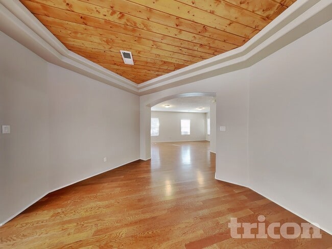 Building Photo - 10400 Toscana St NW