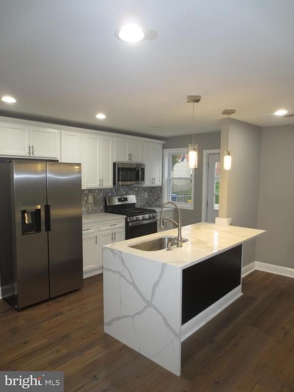 Foto del edificio - 2027 Ramblewood Rd