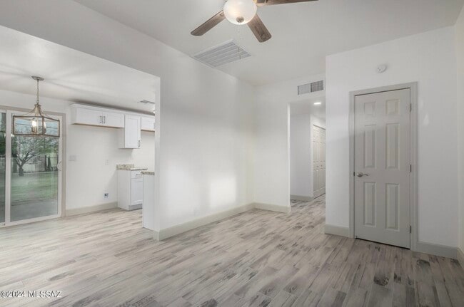 Foto del edificio - 6824 S Burcham Ave