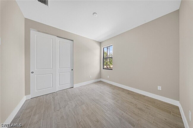 Foto del edificio - 1206 Moore Ave