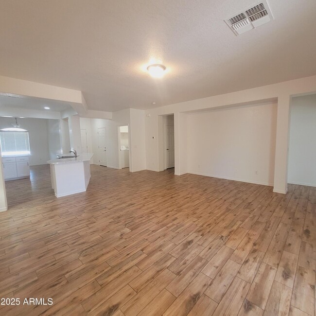 Foto del edificio - 1930 N 92nd Dr