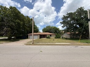 Building Photo - 205 E Marshall St