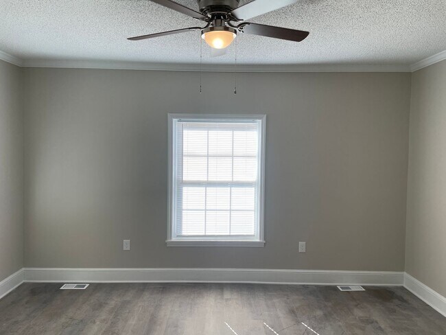 Building Photo - 631 Junia Ave