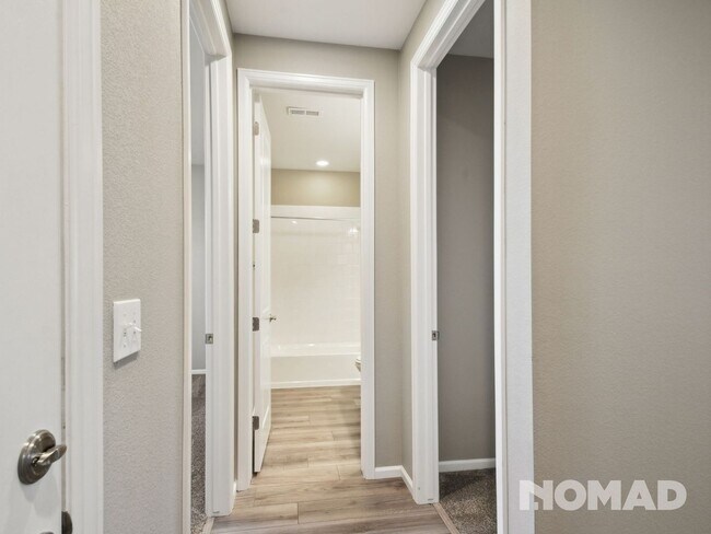 Building Photo - 3 Bedroom Single Family Home in Aurora