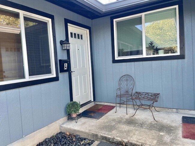 Building Photo - 1105 Inland Greens