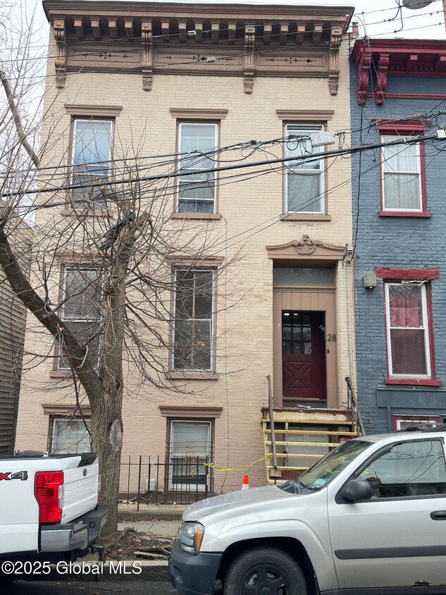 Primary Photo - 28 Myrtle Ave