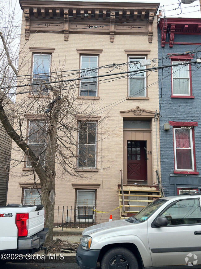 Building Photo - 28 Myrtle Ave
