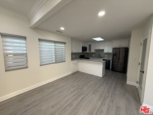 Foto del edificio - 941 Cloverdale Ave