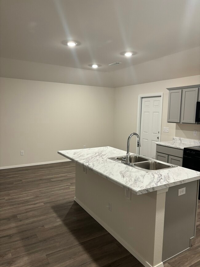 Building Photo - 801 S Katlyn Dr